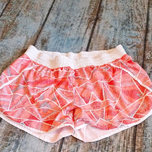 Champion Pants - Champion Pink and White Athletic Shorts with Geometric Design. Size XL